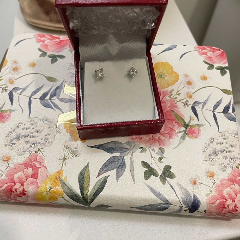 Natural diamond studs 0.56 carat princess